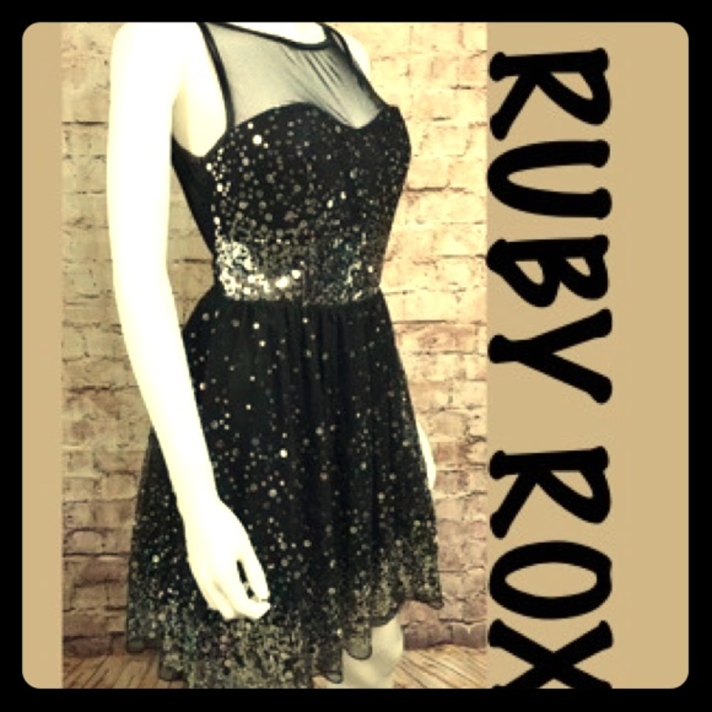 💋 Ruby Rox sequined short formal dress NWT